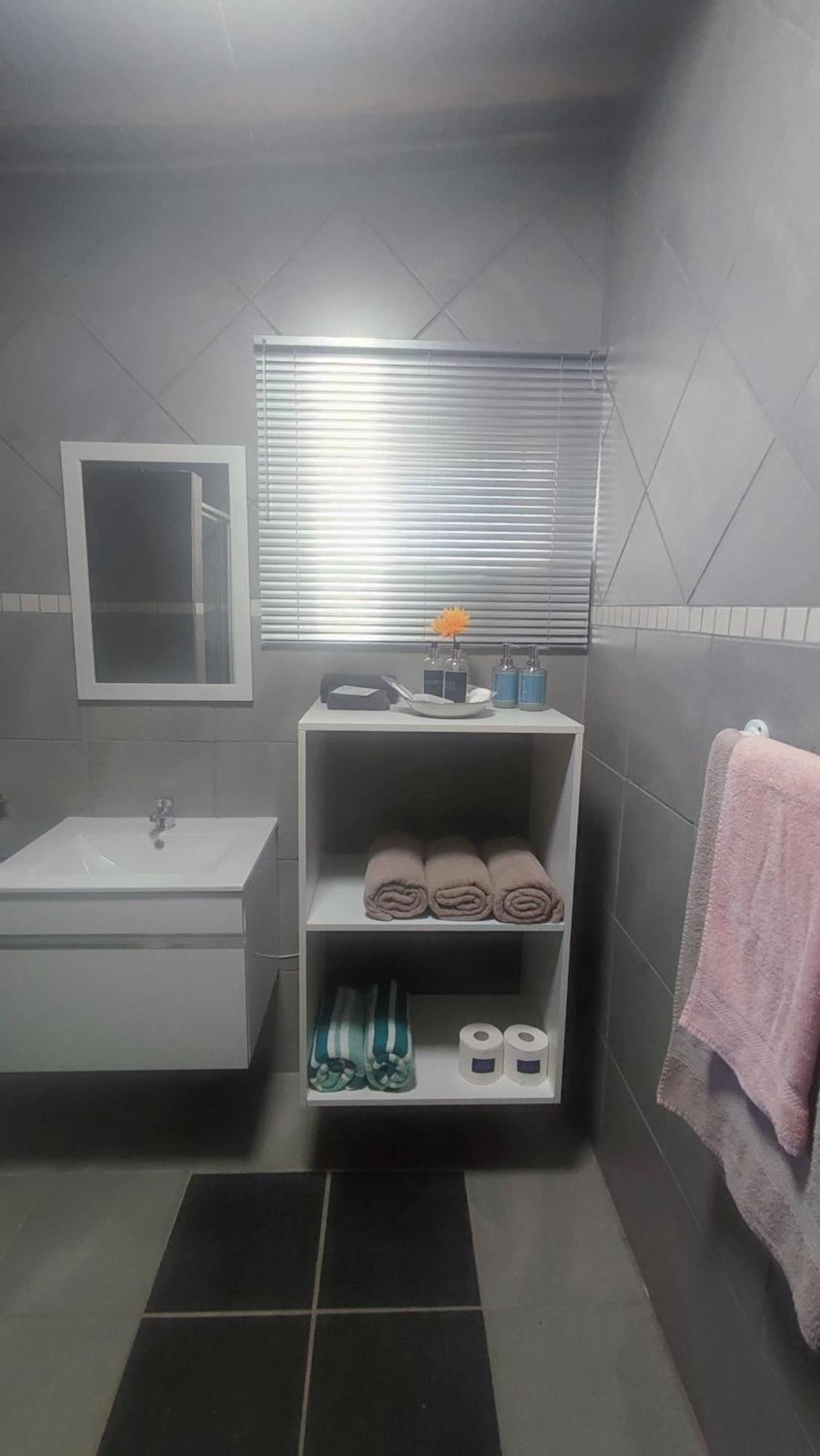 Chalet Tafelkop Keisie Self Catering Montagu